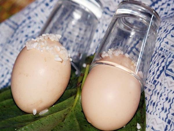 Nhặt được 2 quả trứng là điềm gì?