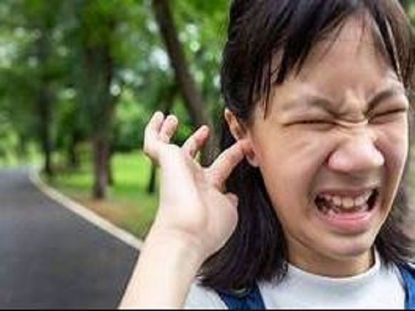 Ngứa tai phải nữ là điềm báo gì?