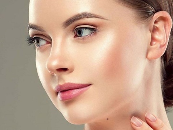 Nốt ruồi dưới cằm – may mắn trong tình duyên và tài vận